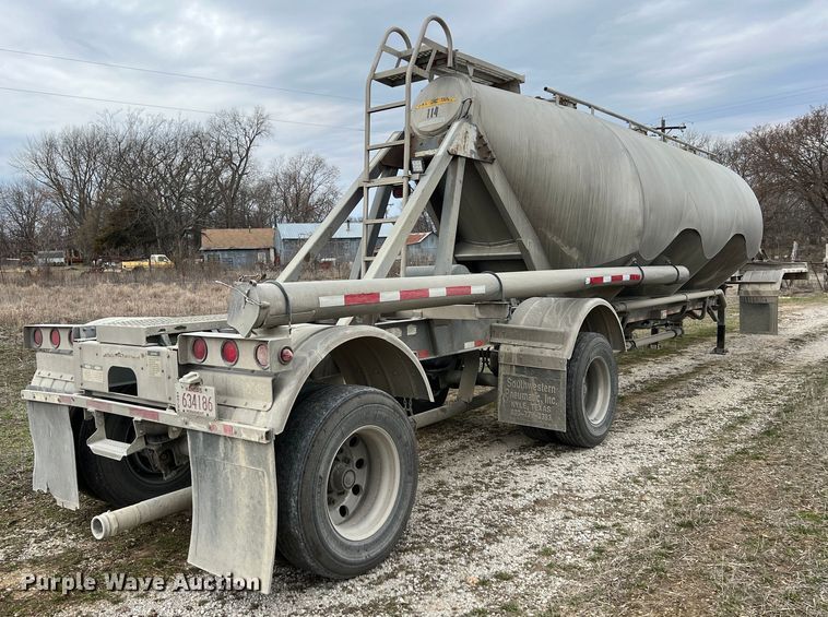 image for item KR9514 2001 Heil  pneumatic dry bulk trailer