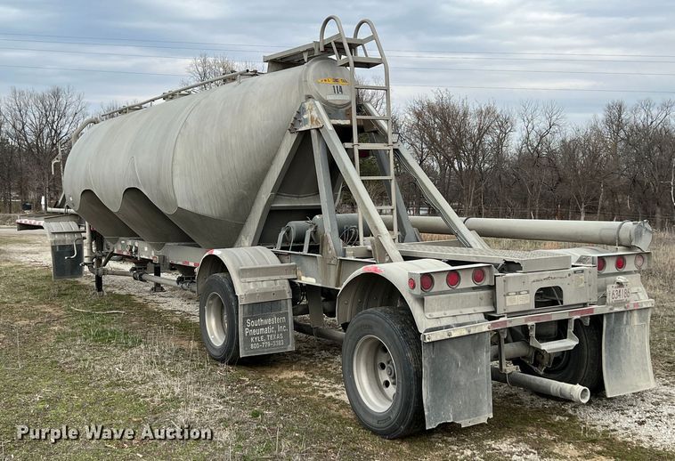 image for item KR9514 2001 Heil  pneumatic dry bulk trailer