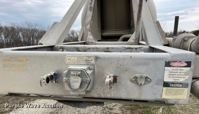 image for item KR9514 2001 Heil  pneumatic dry bulk trailer