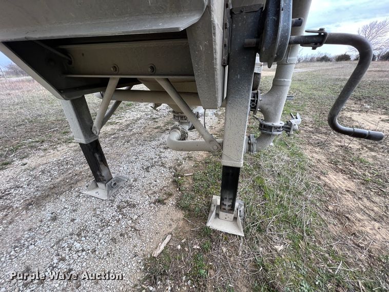 image for item KR9514 2001 Heil  pneumatic dry bulk trailer