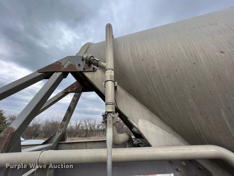 image for item KR9514 2001 Heil  pneumatic dry bulk trailer