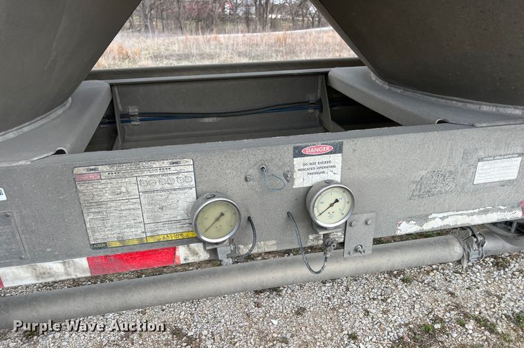 image for item KR9514 2001 Heil  pneumatic dry bulk trailer