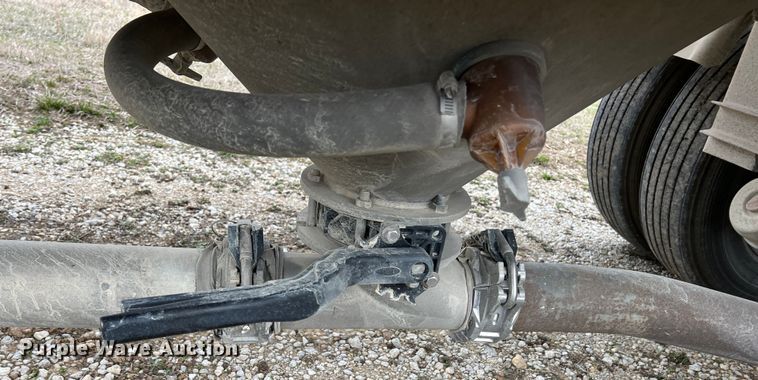 image for item KR9514 2001 Heil  pneumatic dry bulk trailer