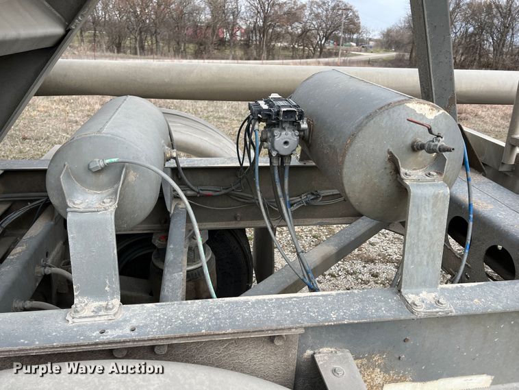 image for item KR9514 2001 Heil  pneumatic dry bulk trailer