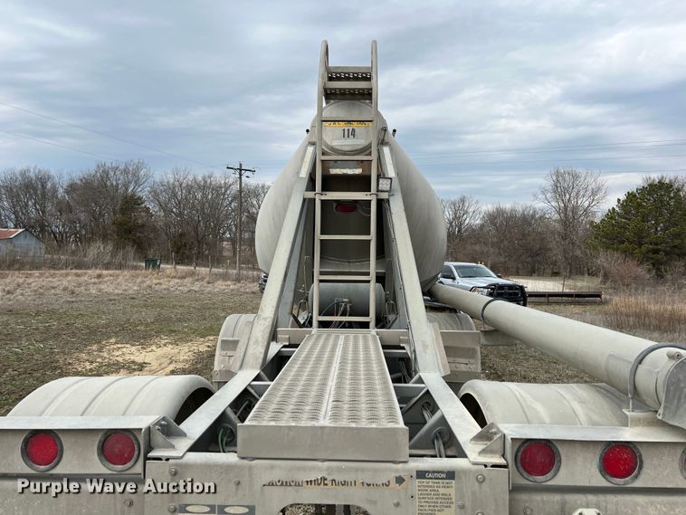 image for item KR9514 2001 Heil  pneumatic dry bulk trailer