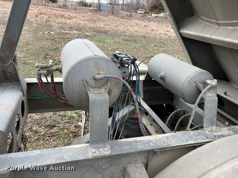 image for item KR9514 2001 Heil  pneumatic dry bulk trailer