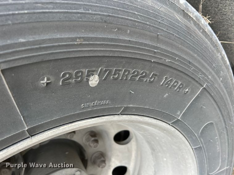 image for item KR9514 2001 Heil  pneumatic dry bulk trailer