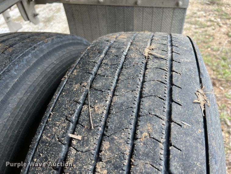 image for item KR9514 2001 Heil  pneumatic dry bulk trailer