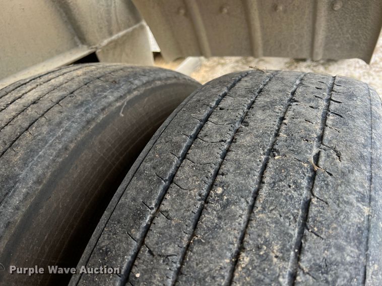 image for item KR9514 2001 Heil  pneumatic dry bulk trailer