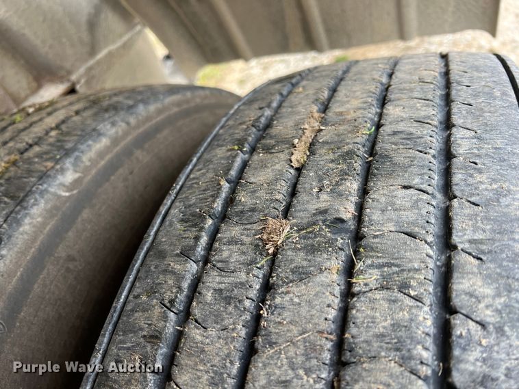 image for item KR9514 2001 Heil  pneumatic dry bulk trailer