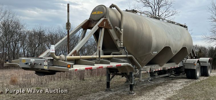 image for item KR9515 2001 Heil  pneumatic dry bulk trailer