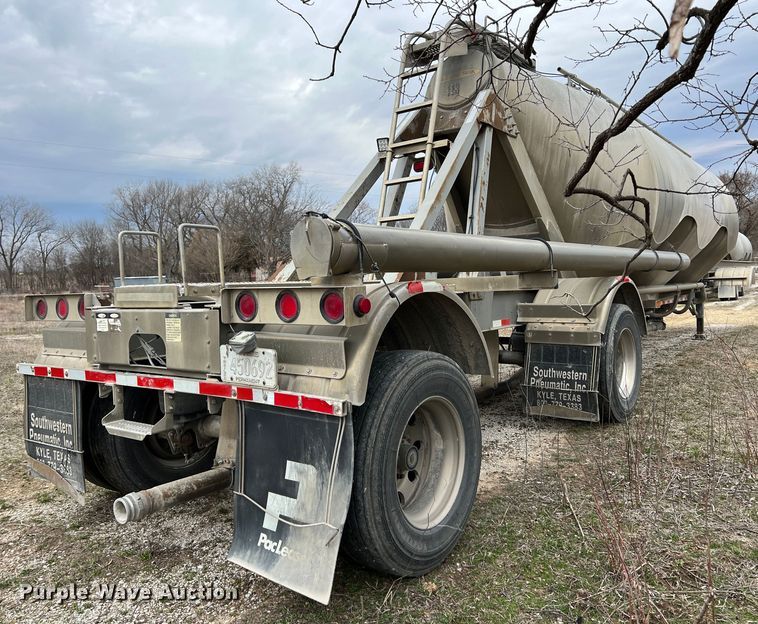 image for item KR9515 2001 Heil  pneumatic dry bulk trailer