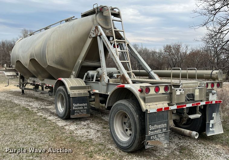 image for item KR9515 2001 Heil  pneumatic dry bulk trailer