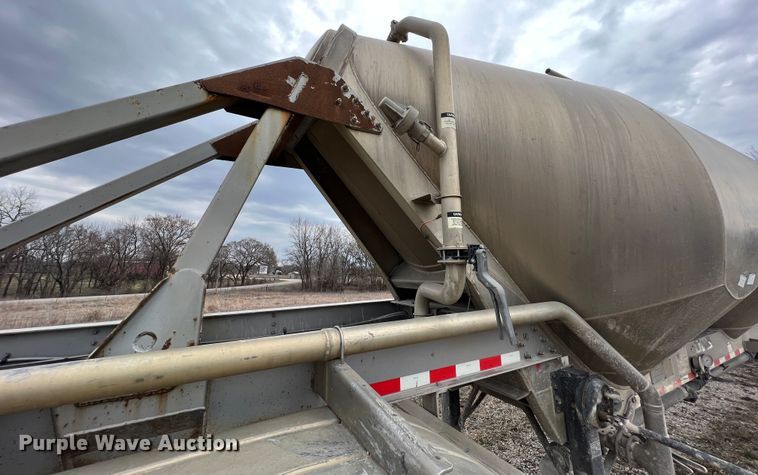 image for item KR9515 2001 Heil  pneumatic dry bulk trailer