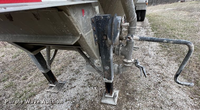 image for item KR9515 2001 Heil  pneumatic dry bulk trailer