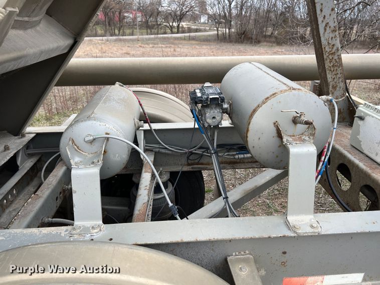 image for item KR9515 2001 Heil  pneumatic dry bulk trailer