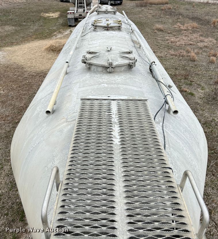 image for item KR9515 2001 Heil  pneumatic dry bulk trailer