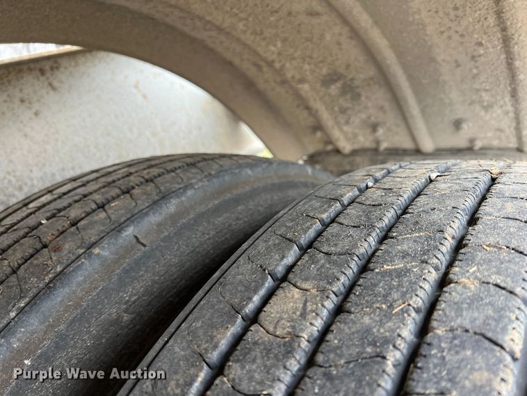 image for item KR9515 2001 Heil  pneumatic dry bulk trailer