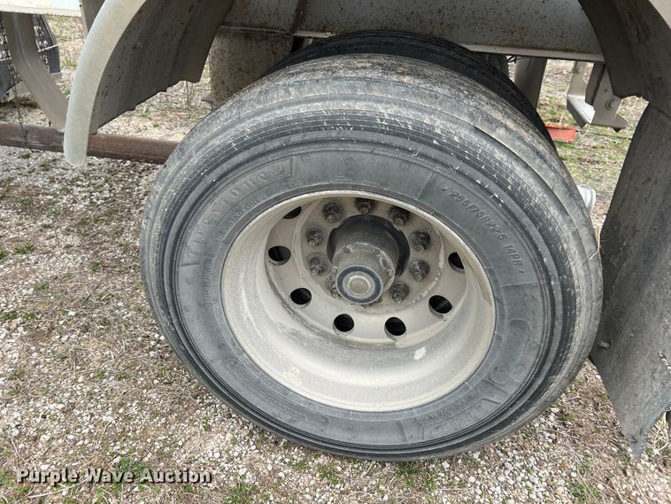 image for item KR9515 2001 Heil  pneumatic dry bulk trailer