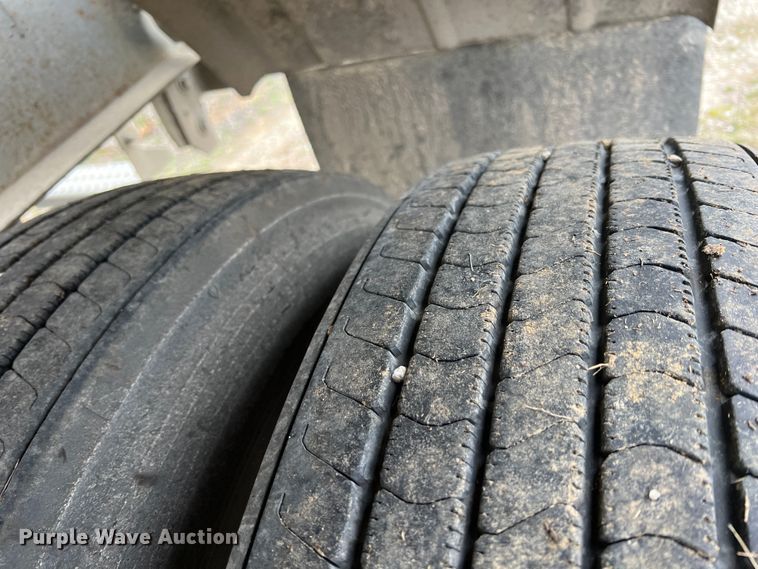 image for item KR9515 2001 Heil  pneumatic dry bulk trailer