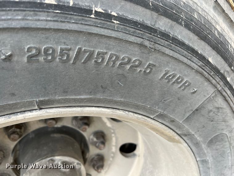 image for item KR9515 2001 Heil  pneumatic dry bulk trailer