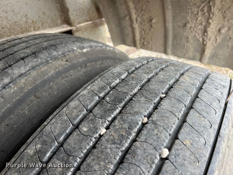 image for item KR9515 2001 Heil  pneumatic dry bulk trailer