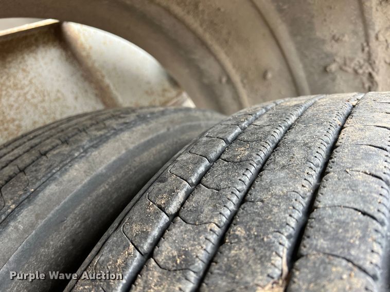 image for item KR9515 2001 Heil  pneumatic dry bulk trailer