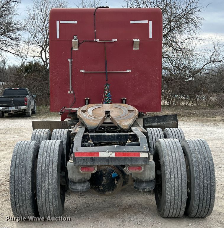 image for item KR9516 1997 Peterbilt 385  semi truck