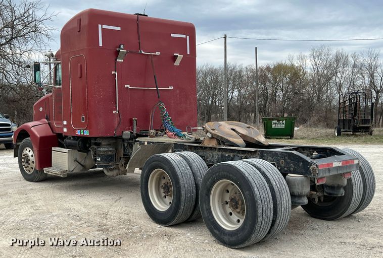 image for item KR9516 1997 Peterbilt 385  semi truck