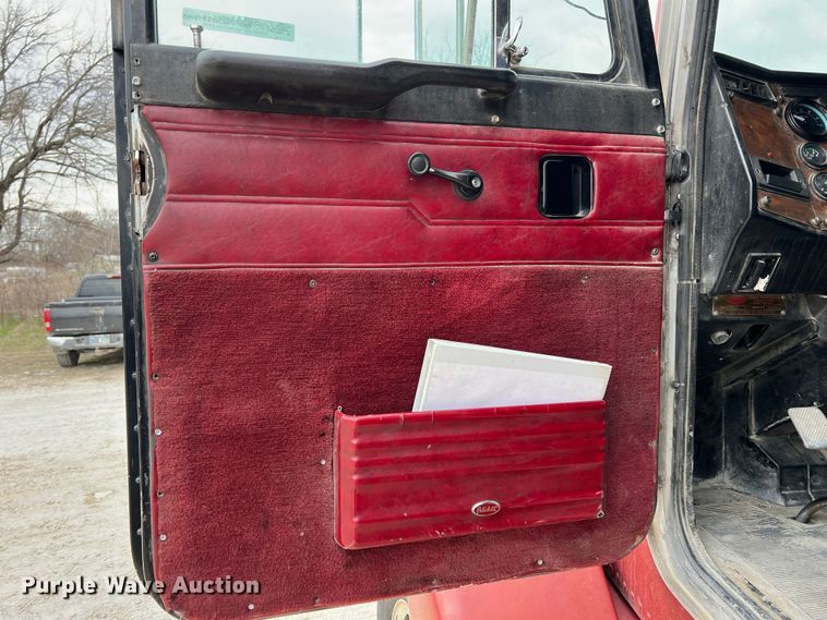 image for item KR9516 1997 Peterbilt 385  semi truck