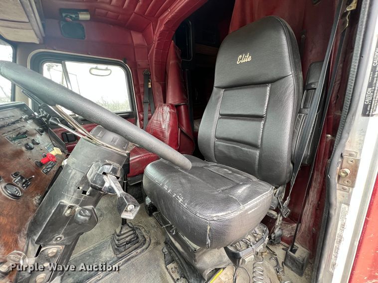 image for item KR9516 1997 Peterbilt 385  semi truck