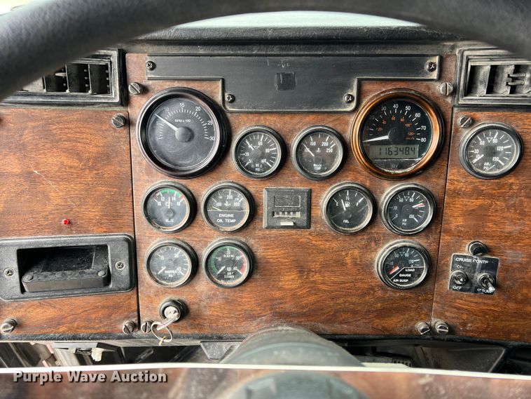 image for item KR9516 1997 Peterbilt 385  semi truck