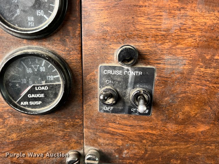 image for item KR9516 1997 Peterbilt 385  semi truck