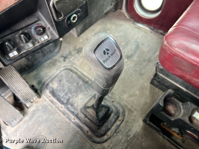 image for item KR9516 1997 Peterbilt 385  semi truck