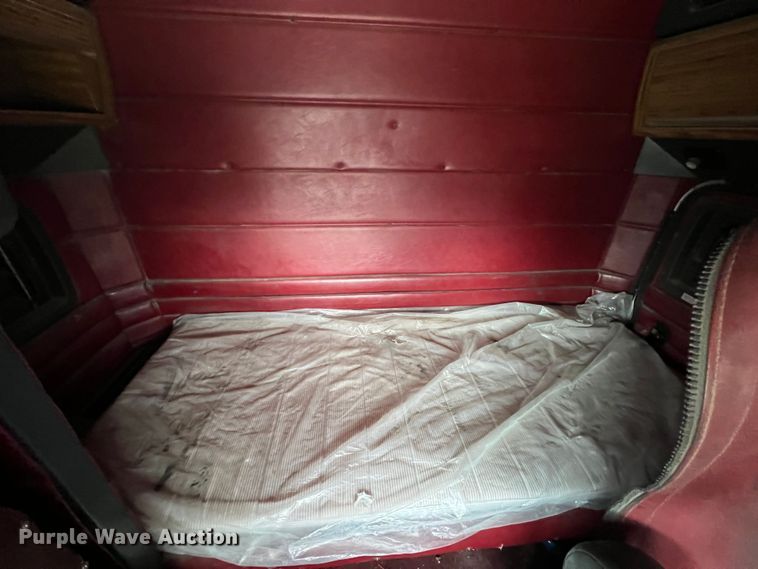 image for item KR9516 1997 Peterbilt 385  semi truck