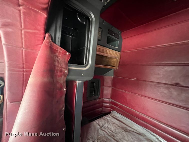 image for item KR9516 1997 Peterbilt 385  semi truck