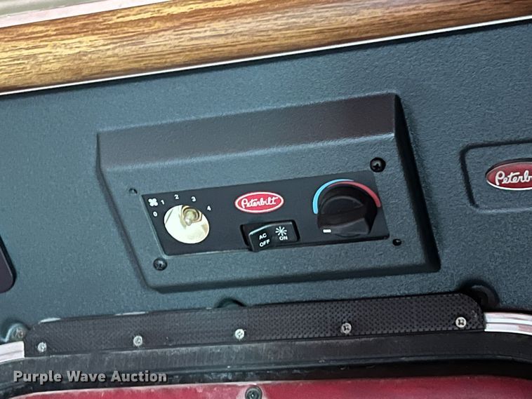 image for item KR9516 1997 Peterbilt 385  semi truck