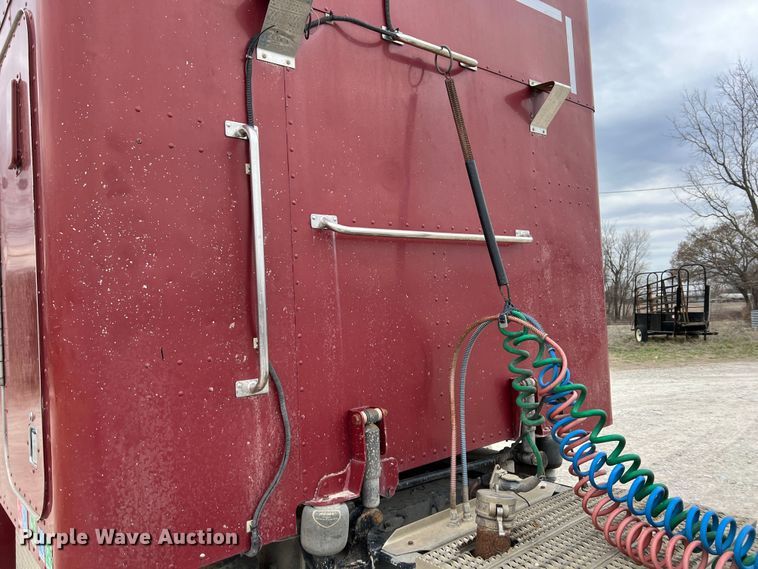 image for item KR9516 1997 Peterbilt 385  semi truck