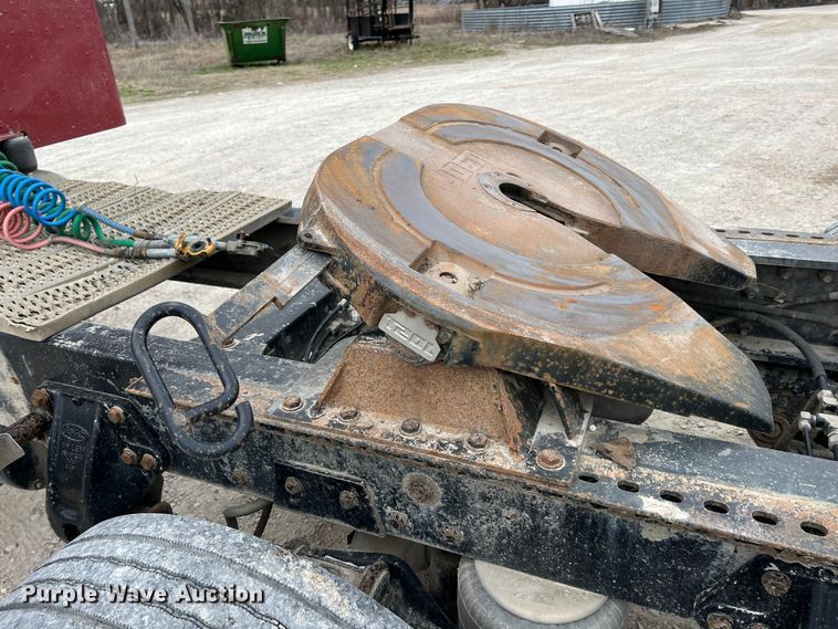 image for item KR9516 1997 Peterbilt 385  semi truck