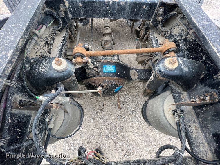 image for item KR9516 1997 Peterbilt 385  semi truck