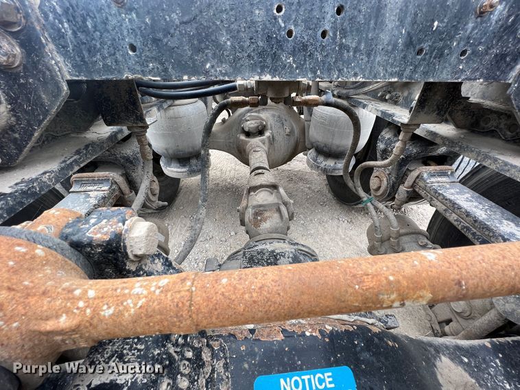 image for item KR9516 1997 Peterbilt 385  semi truck