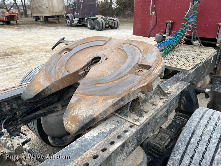 image for item KR9516 1997 Peterbilt 385  semi truck