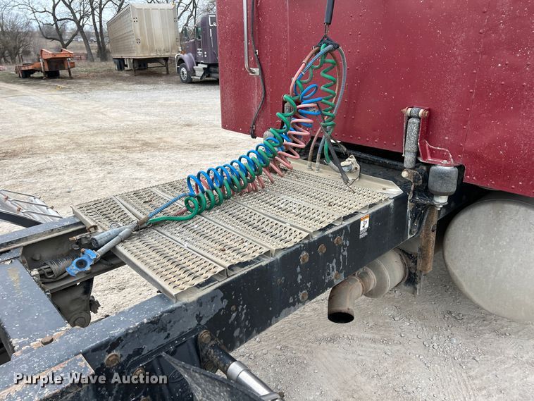 image for item KR9516 1997 Peterbilt 385  semi truck