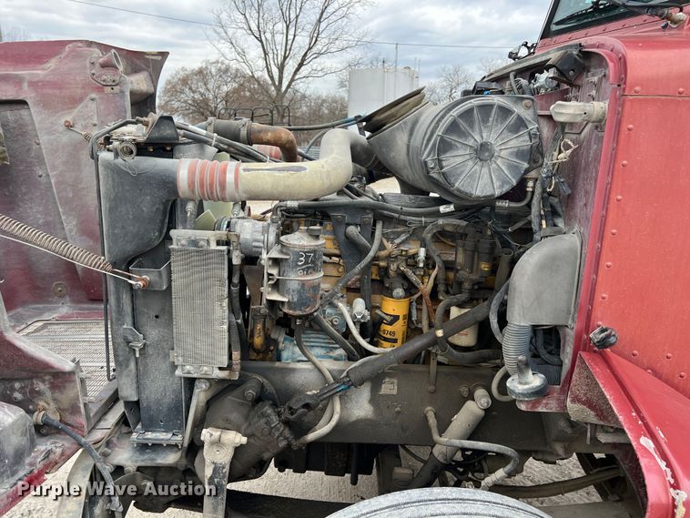 image for item KR9516 1997 Peterbilt 385  semi truck