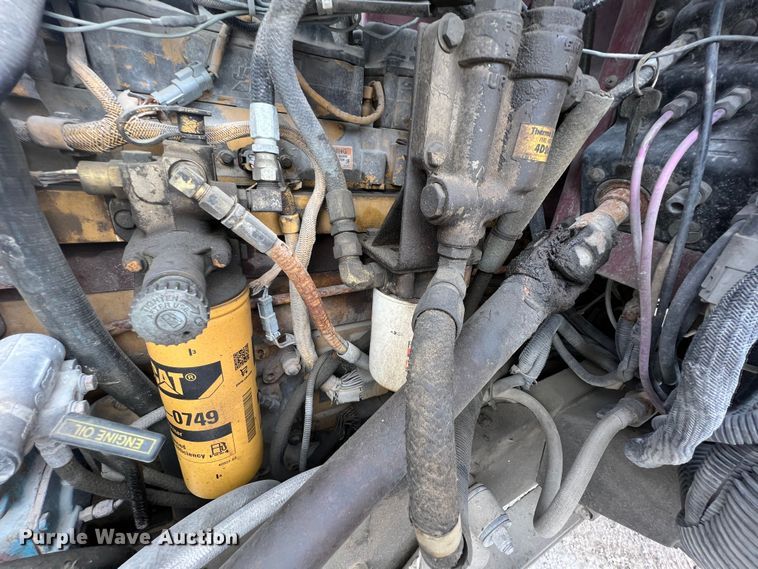 image for item KR9516 1997 Peterbilt 385  semi truck