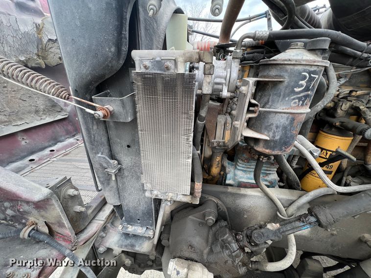 image for item KR9516 1997 Peterbilt 385  semi truck