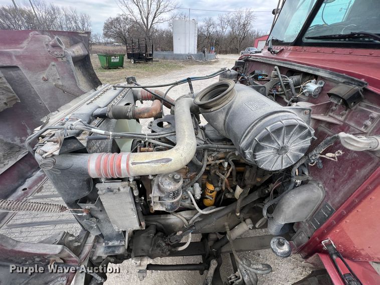 image for item KR9516 1997 Peterbilt 385  semi truck