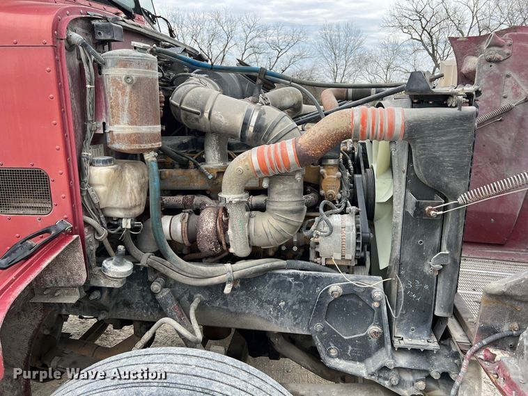 image for item KR9516 1997 Peterbilt 385  semi truck