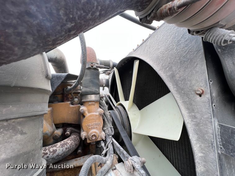 image for item KR9516 1997 Peterbilt 385  semi truck