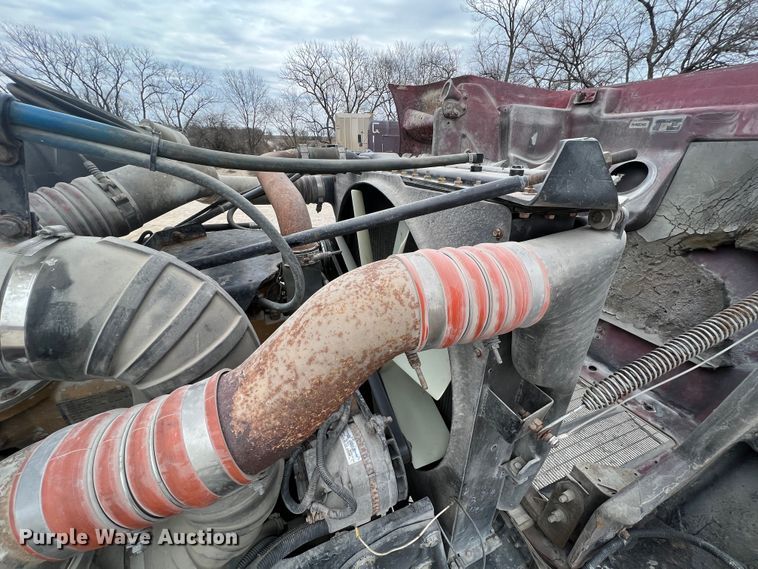 image for item KR9516 1997 Peterbilt 385  semi truck